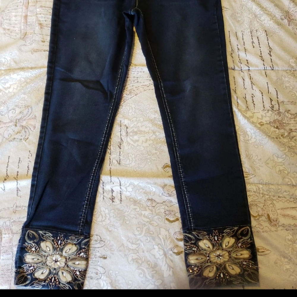 BEAUTIFUL RHINESTONE WITHEMBROIDERY HYDRAULIC JEAN